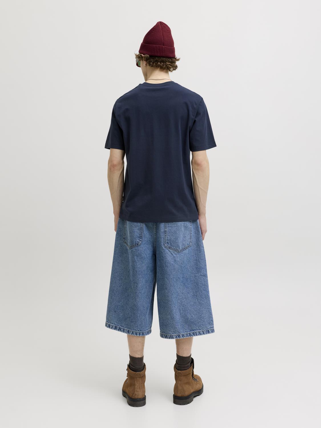model_shot-back